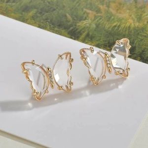 Last pair! NEW 🦋 gold cz stud earrings